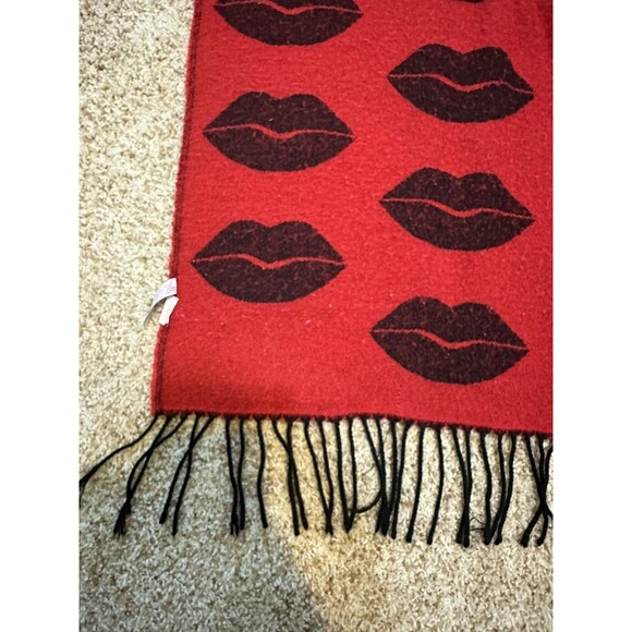 Victoria's Secret Scarf Lip Stick Limited Edition Valentines Day Winter Scarf - Picture 8 of 8